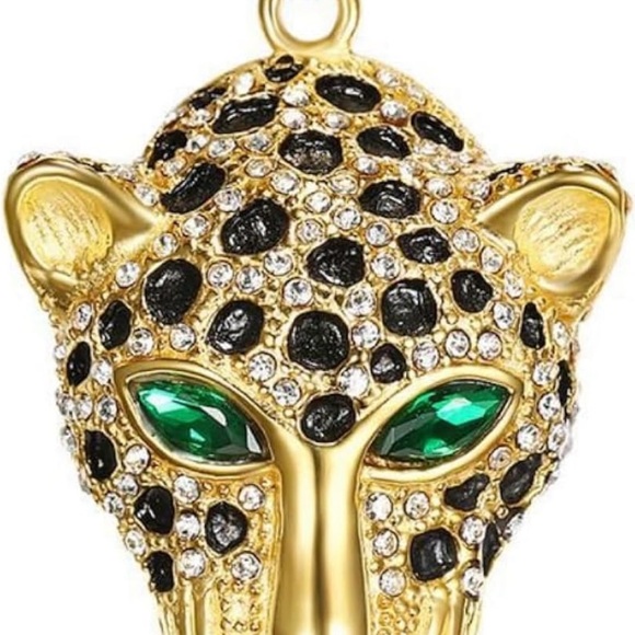 Elegant Gold Leopard Pendant Necklace - Picture 4 of 4